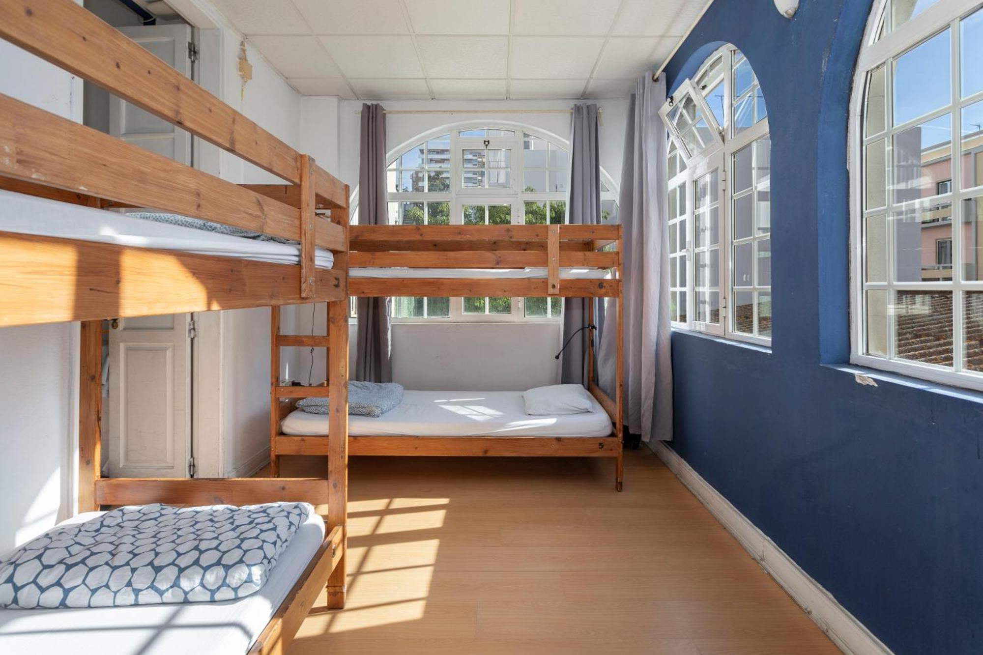 Le Penguin Hostel Faro Phòng bức ảnh